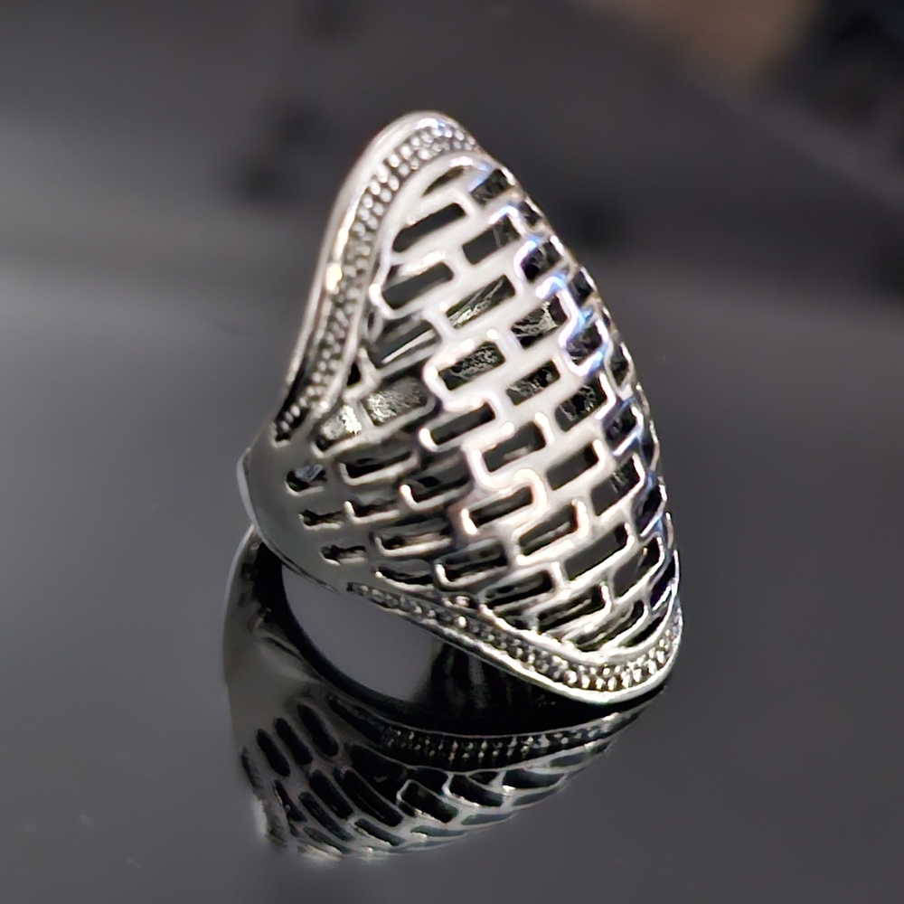 Fabulous Impressive Big Silver Ring - Picture 3 of 4